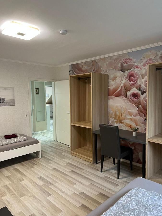 Zentral Gelegenes Apartment In Moenchengladbach Mit W-Lan Esterno foto