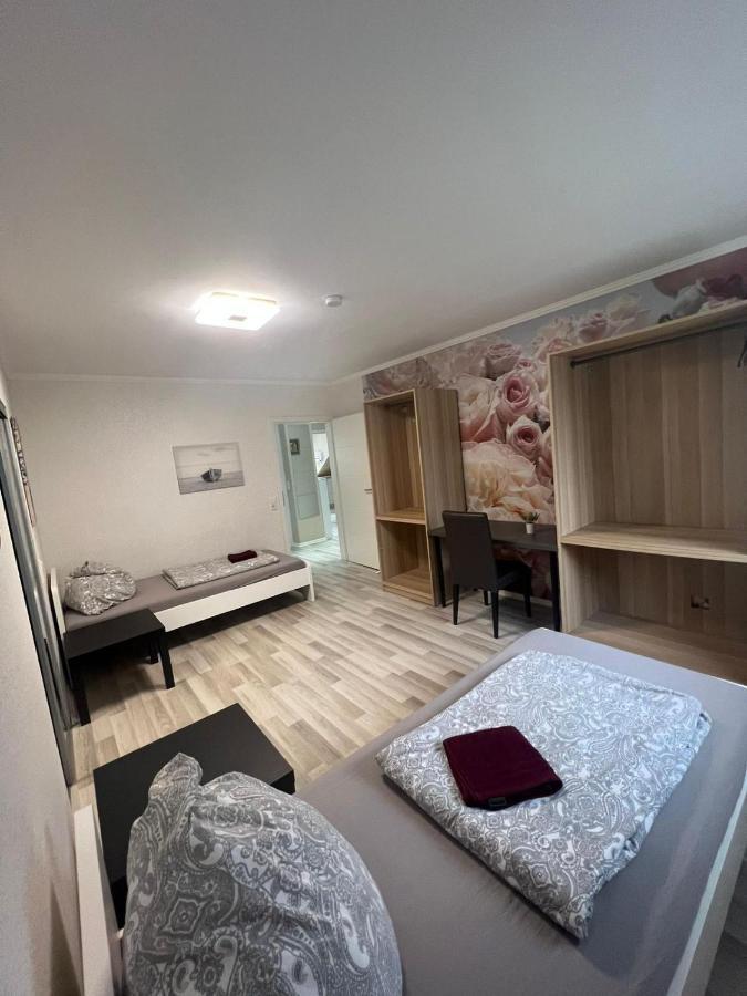 Zentral Gelegenes Apartment In Moenchengladbach Mit W-Lan Esterno foto